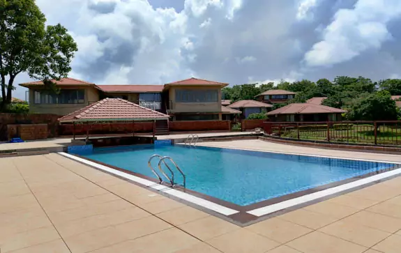 Swimming pool to relax and enjoy with family